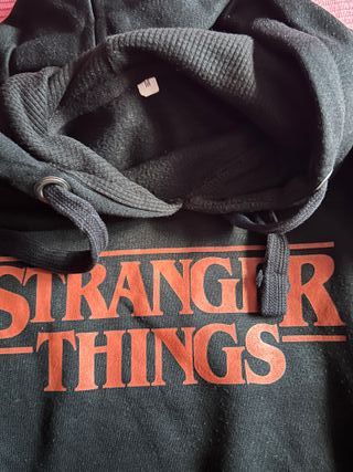 Stranger Things Sudadera con capucha con logotipo