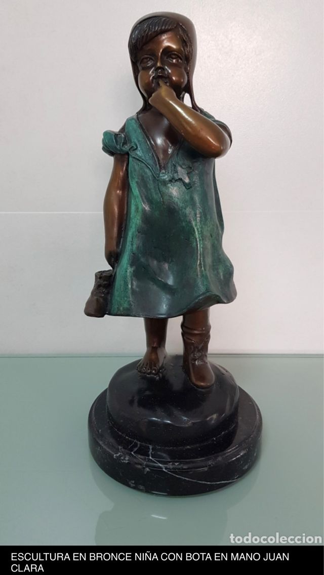Escultura figura bronce niña sin zapato