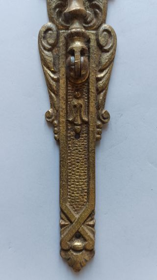 VECCHIO SPARATUTTO IN BRONZO. R114