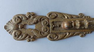 VECCHIO SPARATUTTO IN BRONZO. R114