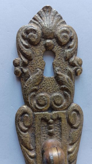 VECCHIO SPARATUTTO IN BRONZO. R114