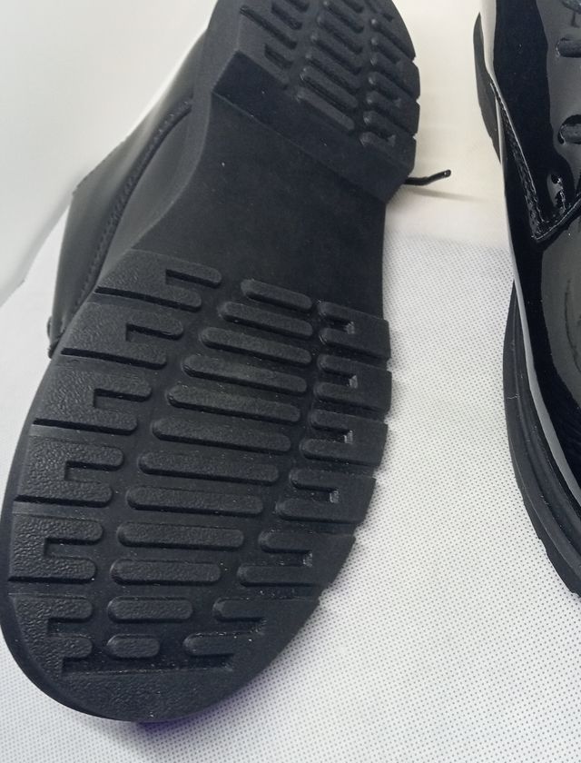 Scarpe 41 nere lucide unisex pelle suola gomma