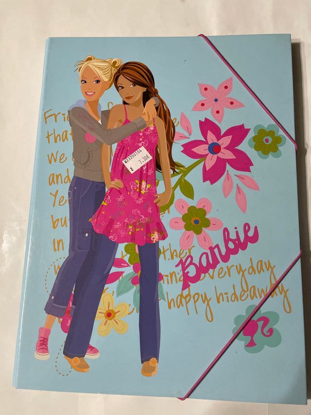 Carpeta clasificadora BARBIE con 12 departamentos