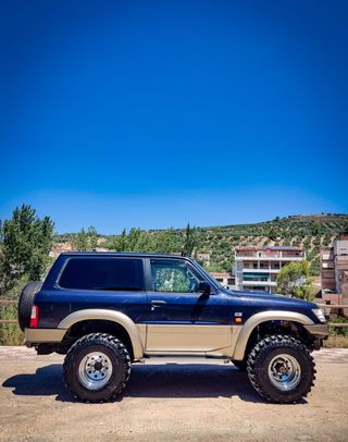 Nissan  Patrol gr y61  2000