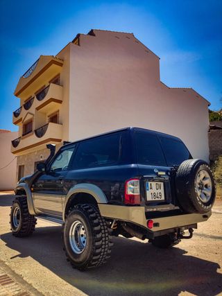 Nissan  Patrol gr y61  2000