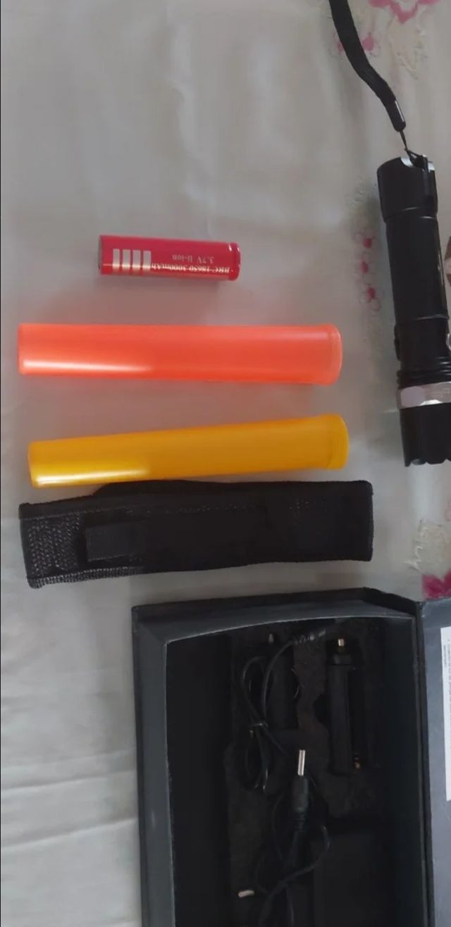 NEW linterna policial, militar, excursiones, etc.