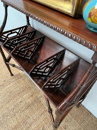 Mueble auxiliar revistero.