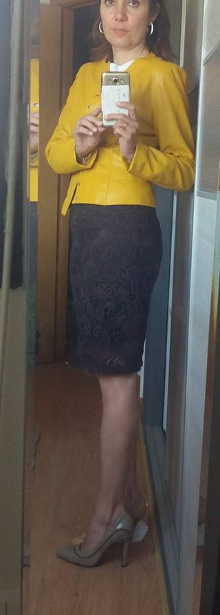 Falda ajustada de guipur de Zara