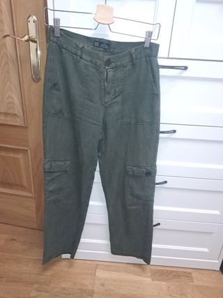 Pantalón estilo cargo fino