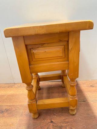 MESILLAS NOCHE O AUXILIARES DE MADERA DE PINO