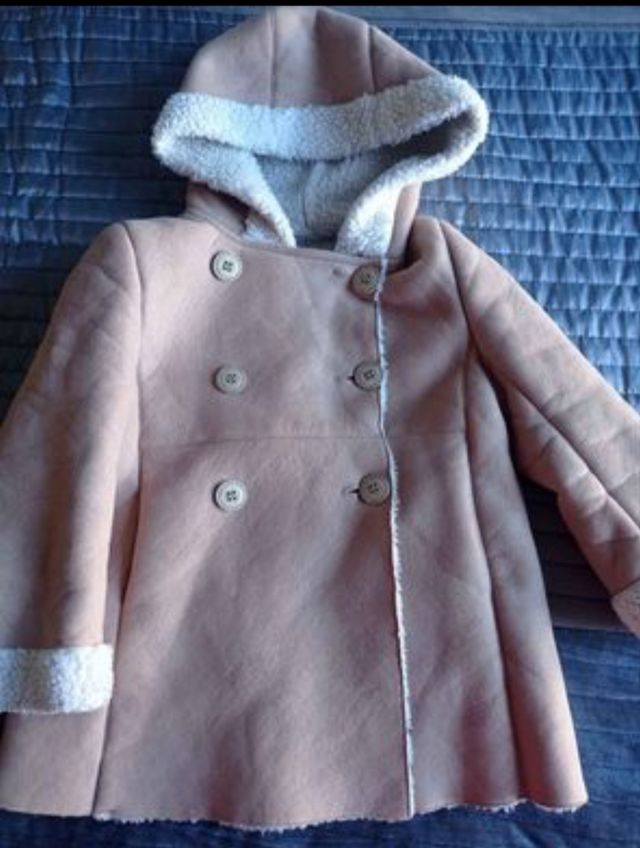 Abrigo niña talla 4 años marca Tizzas