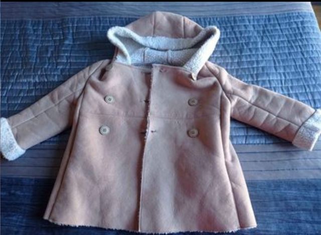 Abrigo niña talla 4 años marca Tizzas