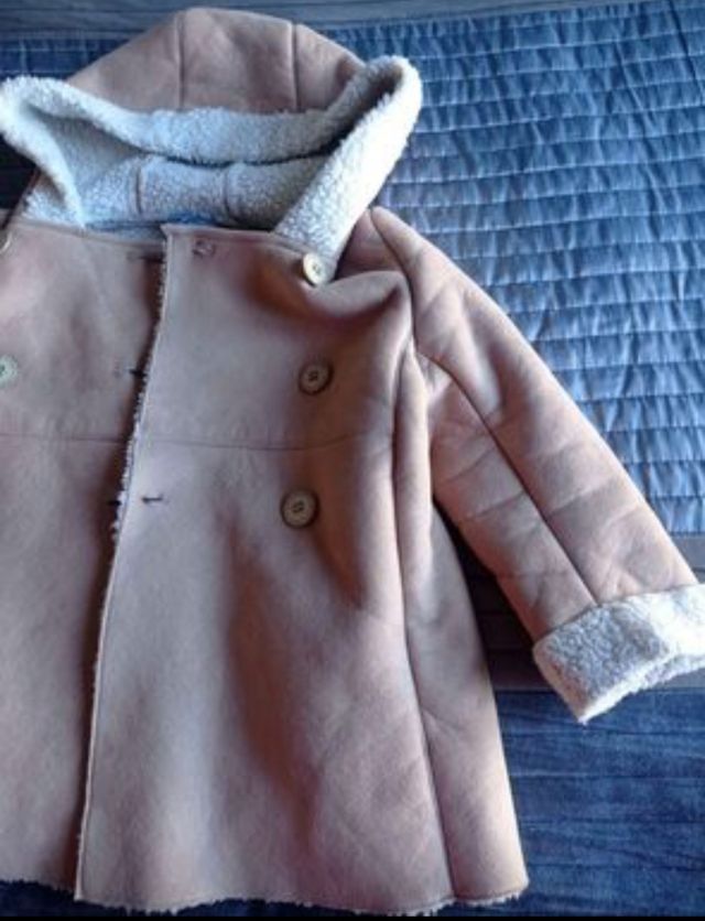 Abrigo niña talla 4 años marca Tizzas