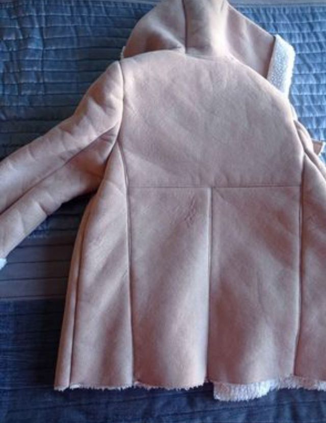 Abrigo niña talla 4 años marca Tizzas