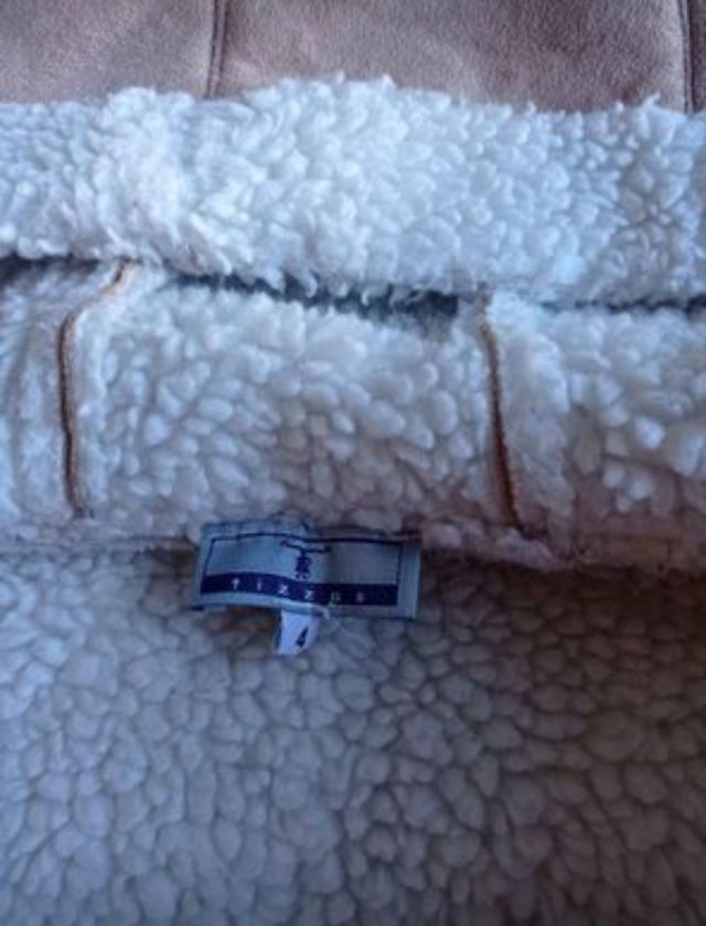 Abrigo niña talla 4 años marca Tizzas