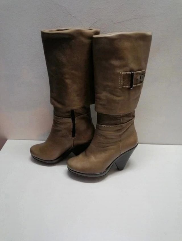 Botas em pele de cano alto PROF