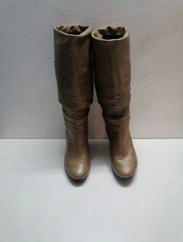 Botas em pele de cano alto PROF