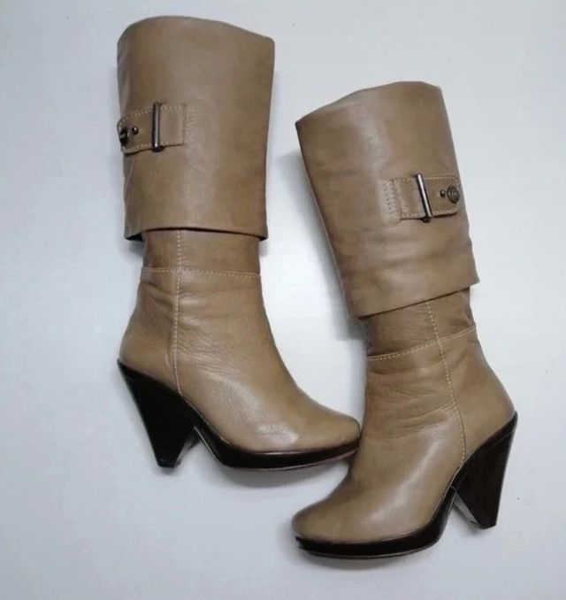 Botas em pele de cano alto PROF