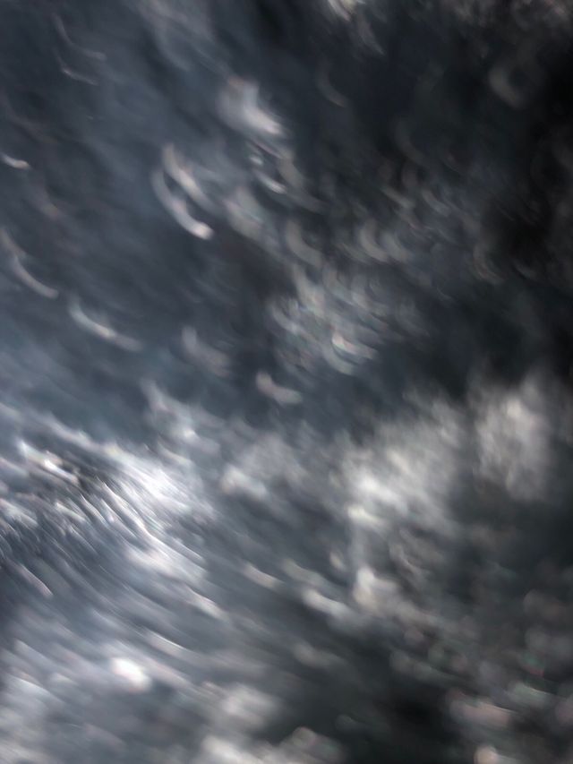 Chaleco de pelo y mujer