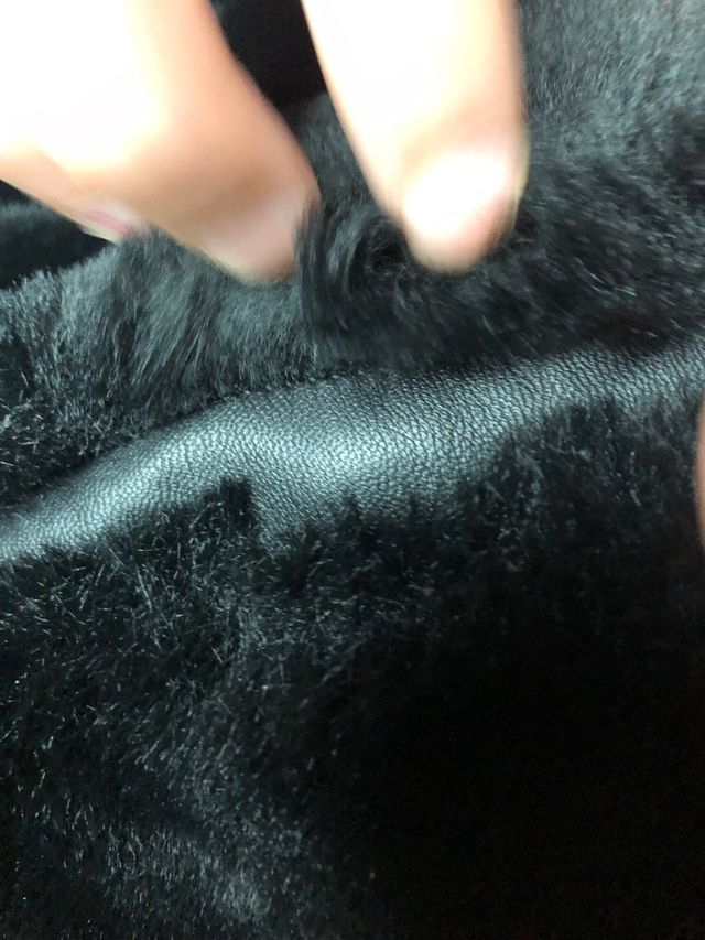 Chaleco de pelo y mujer