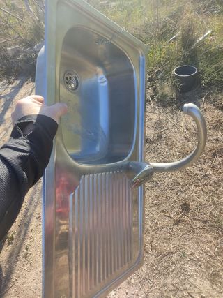 Fregadero aluminio con grifo