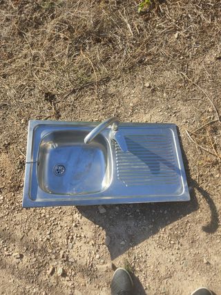 Fregadero aluminio con grifo
