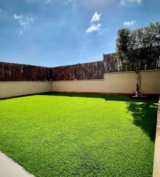 Césped artificial y servicio de jardinería