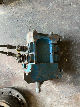 distribuidor komatsu wb 93 R2