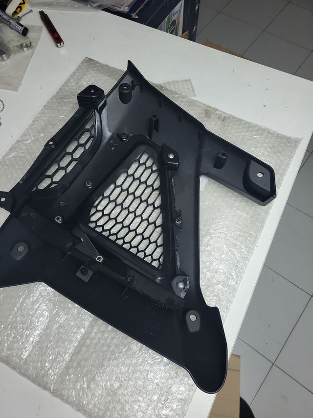 Lateral Izq. de carenado Yamaha Súper Tenere 1200