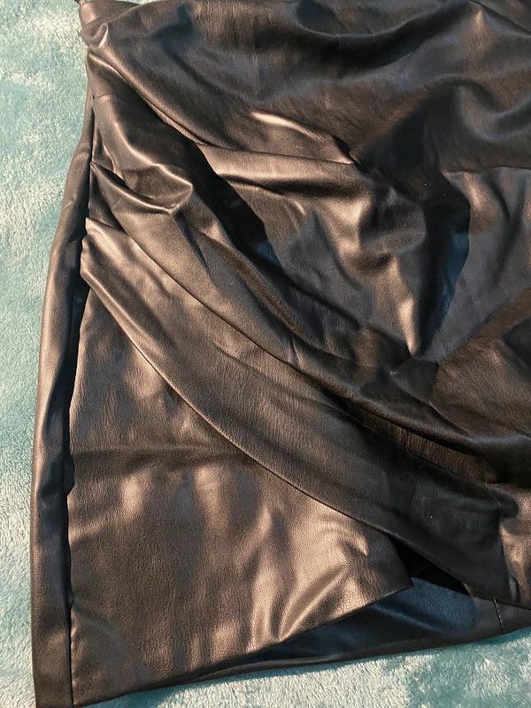 Mini falda efecto piel Zara L