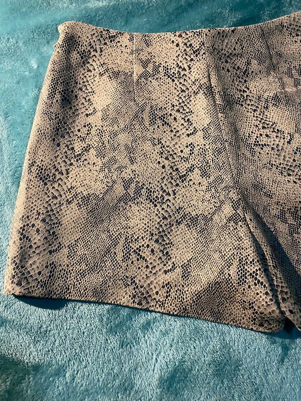Falda pantalón Zara L estampado serpiente