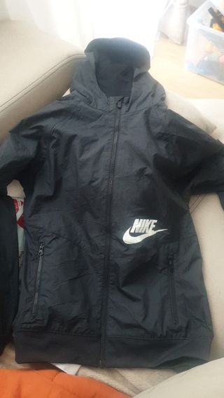 Corta viento nike con capucha niños