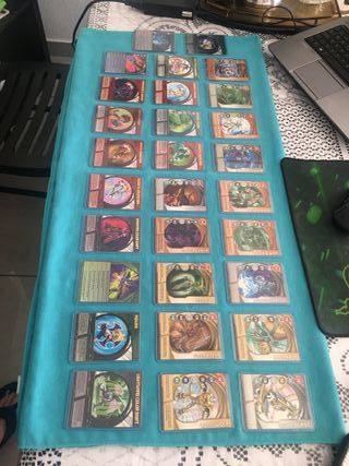 29-CARTAS BAKUGAN AÑO 2008 CON FUNDA TOPLOADER 