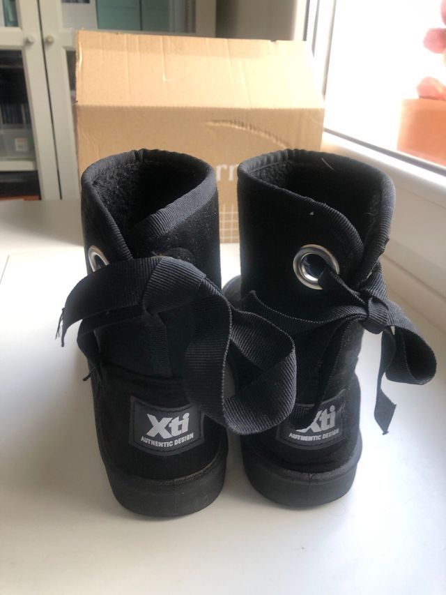 Botines Xti talla 39 pero equivale 40