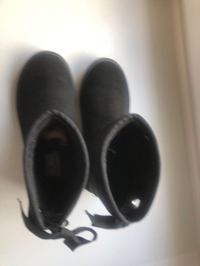 Botines Xti talla 39 pero equivale 40