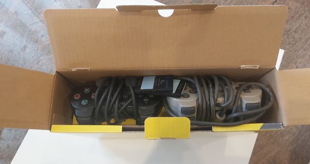 PS2 + 10 Giochi e Accessori