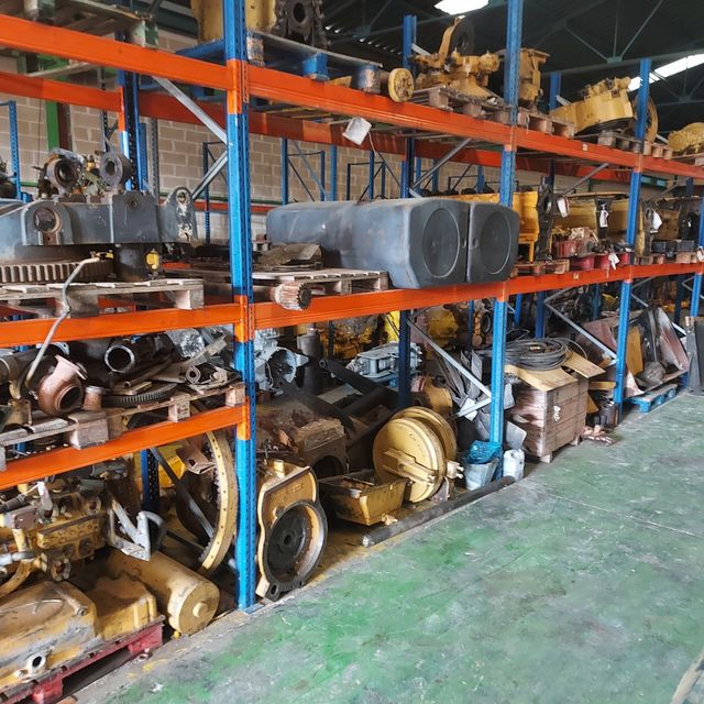 llanta trasera vaterpillar 428d