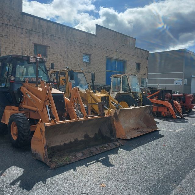 llanta trasera vaterpillar 428d