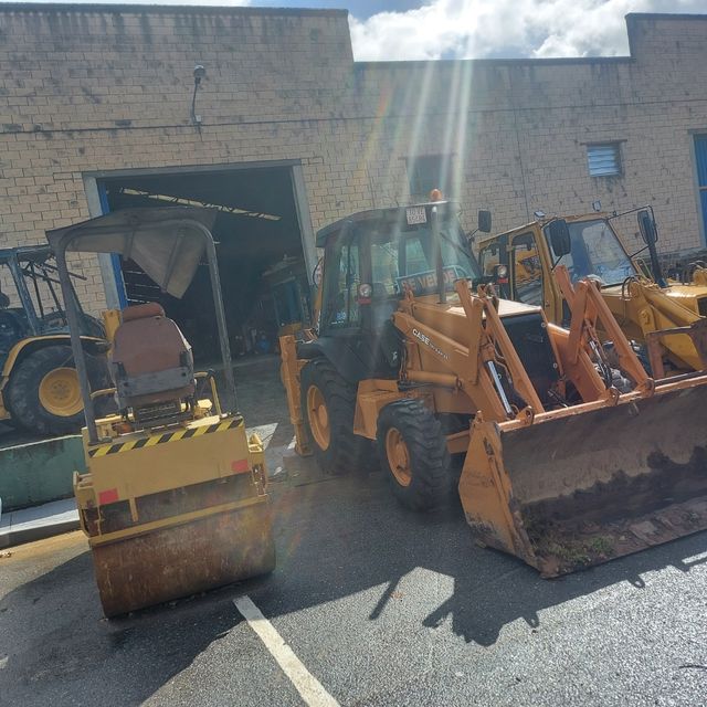 llanta trasera vaterpillar 428d