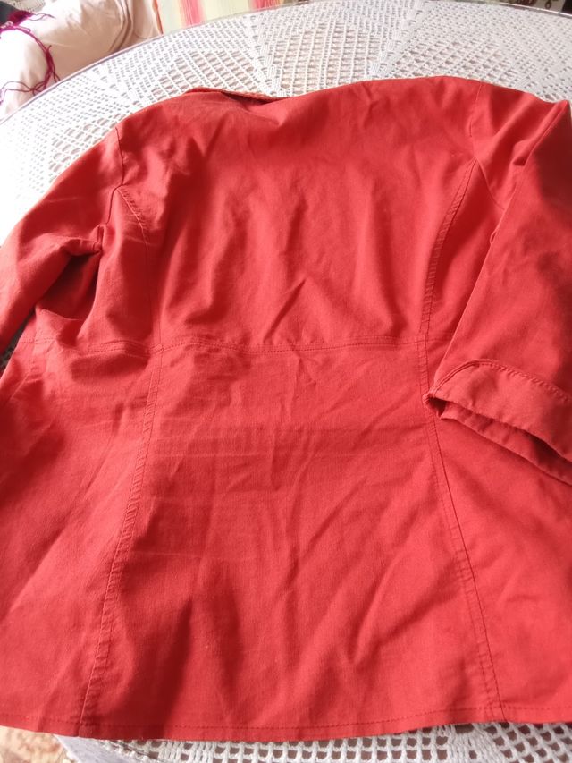 Cazadora mango coral