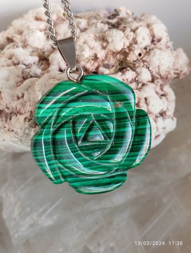 Colgante de piedra con formas tortuga elefante