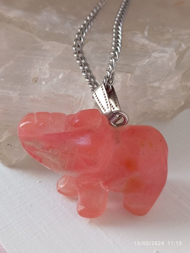Colgante de piedra con formas tortuga elefante