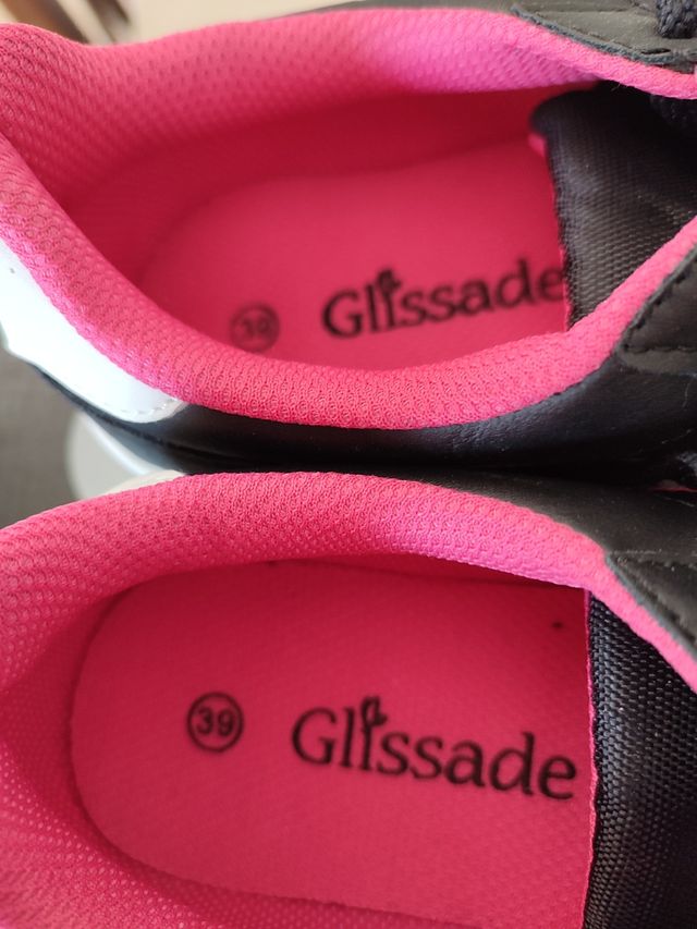 Scarpe da ginnastica nere e fucsia