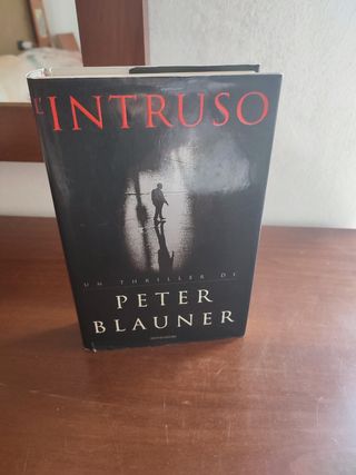 Romanzo thriller Intruso