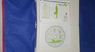 Tabla y juego wii.