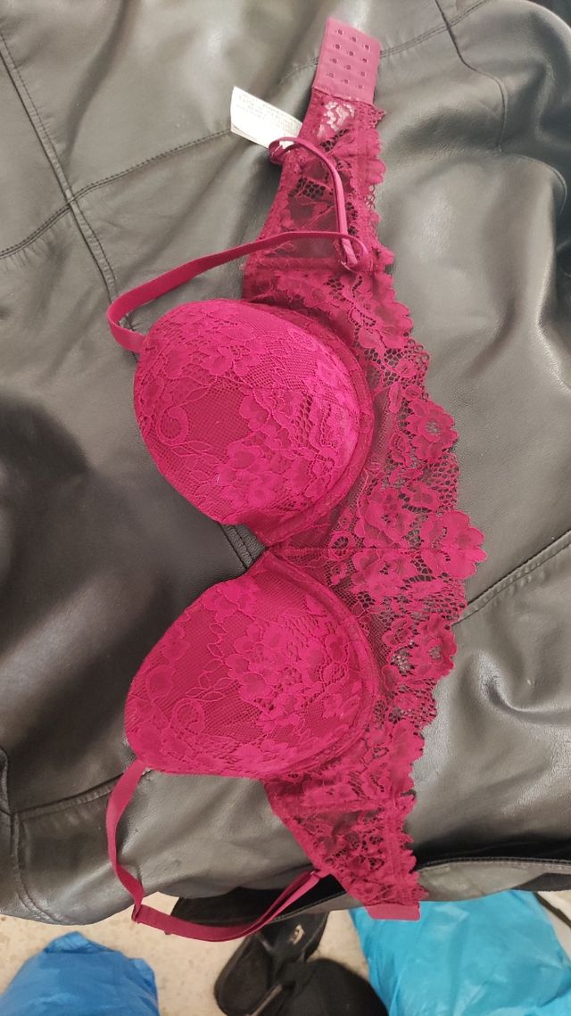 Sujetador burdeos "Oysho"