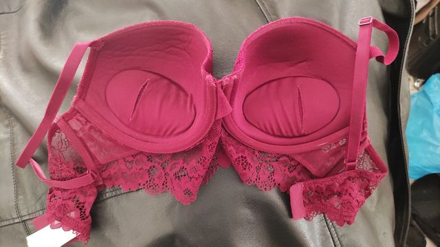 Sujetador burdeos "Oysho"