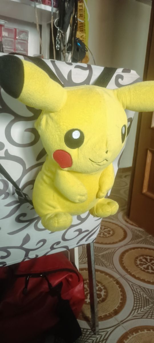 Mochila peluche Pikachu