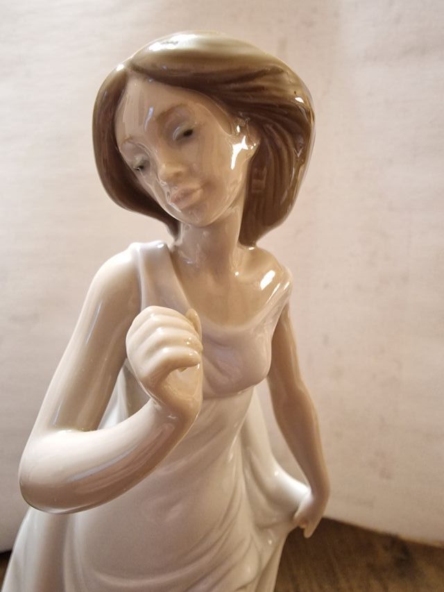 Figura LLadro "Bajo el Sol de Primavera"