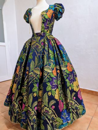 Falda y cuerpo fallera